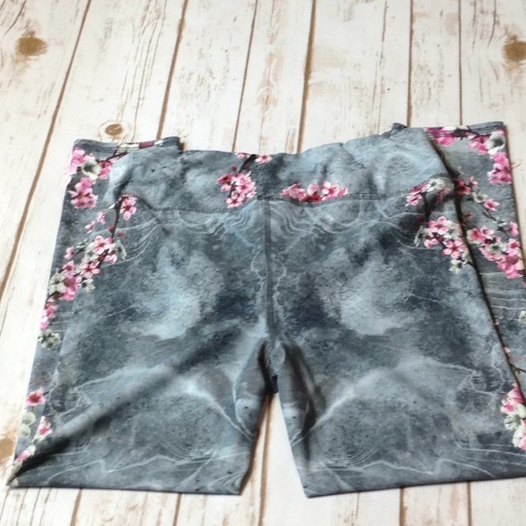 Japanese Blossom Yoga Pants NWOT Running Athletic - Picture 3 of 5